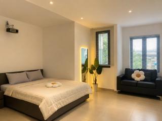 Private & Comfortable Apartment Right Next to the Train Station - 5