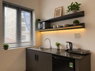 Private & Comfortable Apartment Right Next to the Train Station - 3