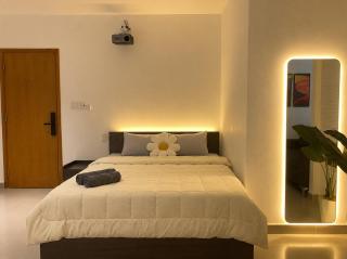 Private & Comfortable Apartment Right Next to the Train Station - 2