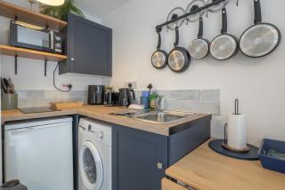Refurbished Central Studio - 8