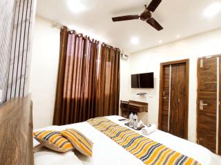 HOTEL RK INN - Focal Point Giaspura - In Budget & Deluxe Rooms - Families, Corporates, Couples Favorite - 3