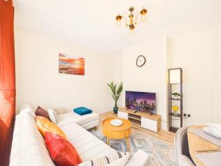 NEW Modern & Comfortable Home in Luton By Signature Stays - FREE Private Parking - 6