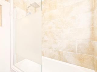 NEW Modern & Comfortable Home in Luton By Signature Stays - FREE Private Parking - 5