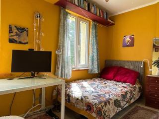Artsy 2 bedroom home next to old town with Garden and Parking - 5