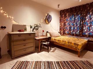 Artsy 2 bedroom home next to old town with Garden and Parking - 3