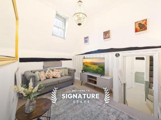 NEW High Street by Signature Stays - 2 Bedroom - Modern - 0