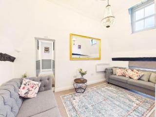 NEW High Street by Signature Stays - 2 Bedroom - Modern - 7