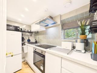 NEW High Street by Signature Stays - 2 Bedroom - Modern - 3