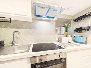 NEW High Street by Signature Stays - 2 Bedroom - Modern - 4