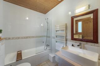 Montbeliarde - Chalet avec jacuzzi - BO Immobilier- Châtel Multipass en Été 2026 en option au tarif de 4euros par jour et par personne - 4