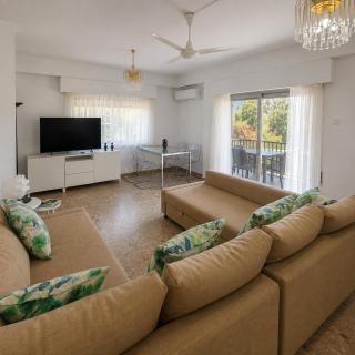Beachfront - spacious 2 bedroom - 8
