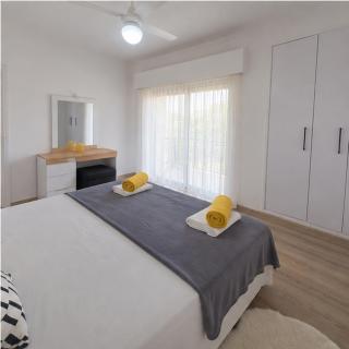 Beachfront - spacious 2 bedroom - 5