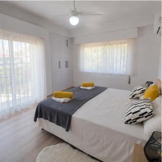Beachfront - spacious 2 bedroom - 6