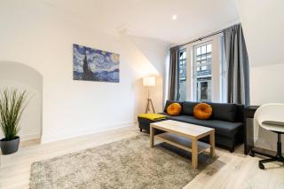 1-Bed Flat Near Union St & Union Square - 9