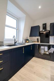 1-Bed Flat Near Union St & Union Square - 6