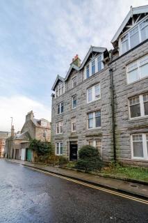 1-Bed Flat Near Union St & Union Square - 2