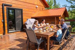 Chalet Brise du Nord with Private Spa and Pool Table & Games - 7