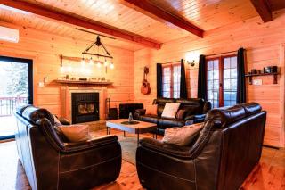 Chalet Brise du Nord with Private Spa and Pool Table & Games - 1