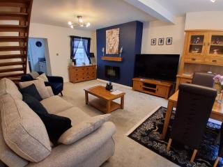 House Sleeps 5 with Parking and Garden - 0