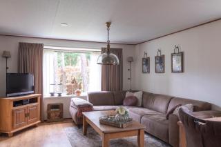 Mooi chalet met grote tuin op een 4 sterren park. - 2