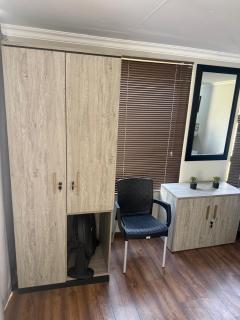 Checked Inn 41F2 - 7