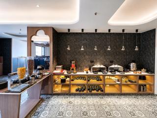 White Panda hotels Shree Radhe - 2