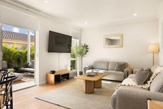 5BR Family Home Mins to Scarborough Beach - 0