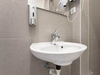 Lovely 1BR Apt. near AKH Hospital - 2