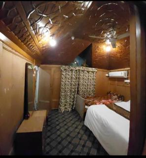 T luxury Heritage houseboat - 9