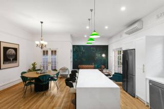 Sapphire House 3BR Art Deco Arcade Fenced Yard - 2