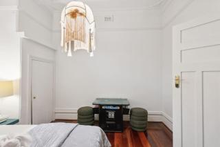 Sapphire House 3BR Art Deco Arcade Fenced Yard - 5