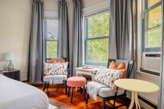 Great for couples, academics, near Harvard - 7