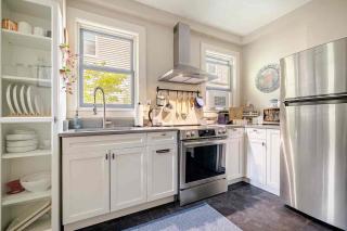 Great for couples, academics, near Harvard - 5