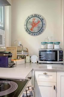 Great for couples, academics, near Harvard - 2