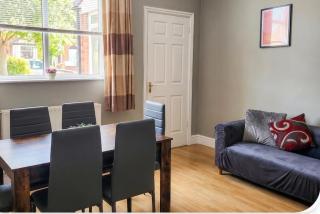 Large Bungalow - Sleeps 8 - 3 Large Beds - 2 Bathrooms - Off Street Parking - Pets Welcome - Very Large Enclosed Gardens - Fast Wifi - 9