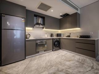 Elegant 2 Master Bedroom with Pool Access - 6
