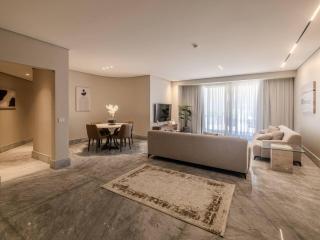 Elegant 2 Master Bedroom with Pool Access - 5