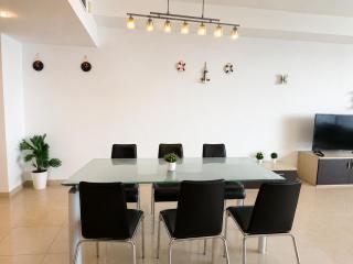 S5-Luxury Seafront Apartment with Panoramic Sea Views - 2