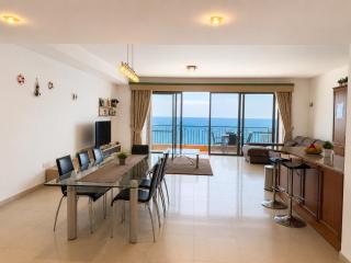 S5-Luxury Seafront Apartment with Panoramic Sea Views - 9