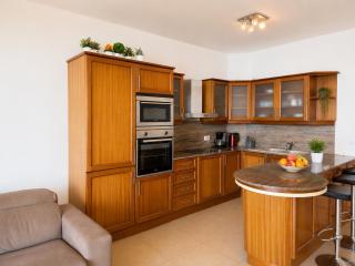 S5-Luxury Seafront Apartment with Panoramic Sea Views - 3