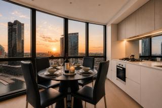 Docklands Waterfront Luxury Views with Pool, Gym & Parking - 6
