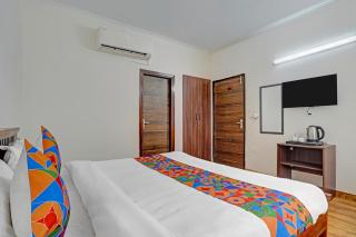 FabHotel Hazel Town House - 6