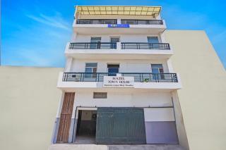 FabHotel Hazel Town House - 1