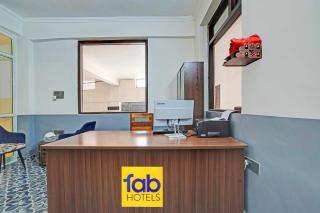FabHotel Hazel Town House - 9