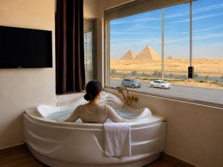 White Pyramids inn - 0