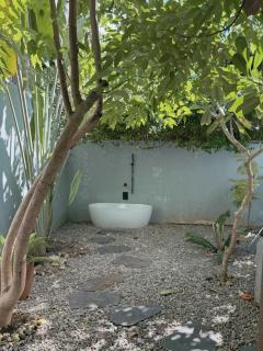 Tres Villa Panglao - 450 sqm private yard with pool and Solar System - 7