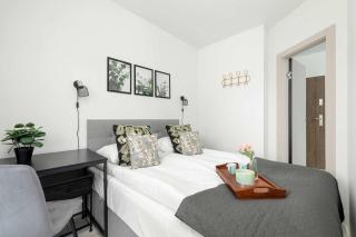 Modern Apartment in Cracow with Balcony, Desk and Parking by Noclegi Renters - 9
