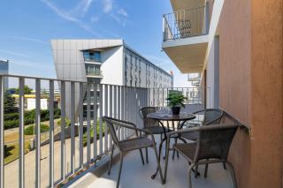 Modern Apartment in Cracow with Balcony, Desk and Parking by Noclegi Renters - 8