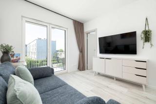 Modern Apartment in Cracow with Balcony, Desk and Parking by Noclegi Renters - 2