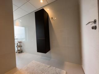 Skyview Luxury, Wide Monitor and Scenic Bath Window - 1